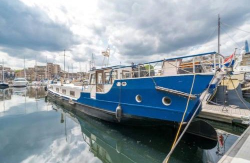 Tower Hill Boat Rental | Historic Dutch Barge, Idyllic location