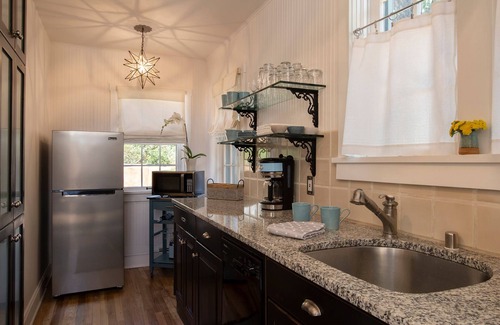 Historic Eastside House | Historic Eastside Haven~Close to Plaza/Canyon Rd~ Walk to coffee shops
