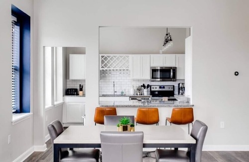 Downtown Louisville Condo | Historic Elegance, Modern Amenities, Gym