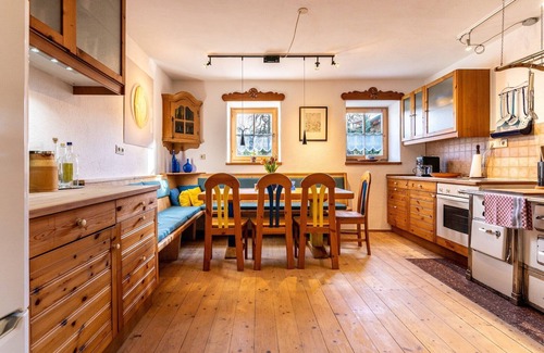 Glatzham House | Historic farmhouse: 200 years old meets new