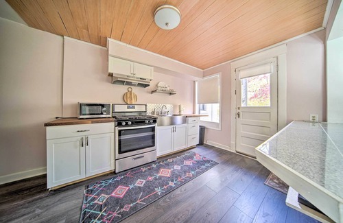 Erie House | Historic Family Home 2 Mi to Lake Erie & Zoo!