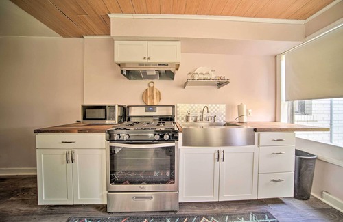 Erie House | Historic Family Home 2 Mi to Lake Erie & Zoo!