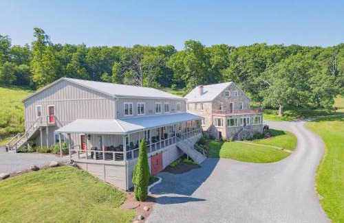 North Glade Hills House | Historic Farm Near Lake 10 Acres Newly Renovated