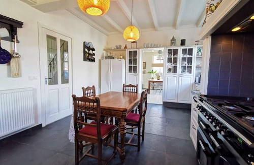 Geldermalsen Other | Historic farmhouse with garden, centrally located in NL near beautiful town of Buren 6p