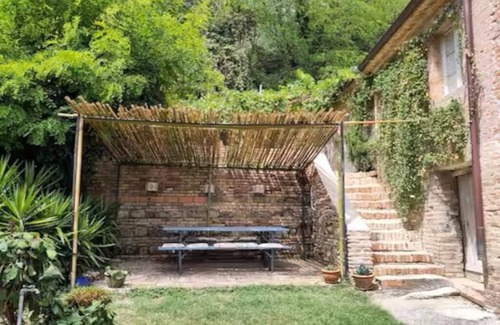 Mombaroccio House | Historic farmhouse for families - with large garden in the Marche region