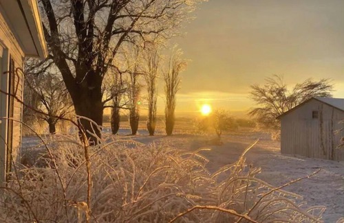 Wakenda House | Historic farmhouse near Marshall with epic sunsets