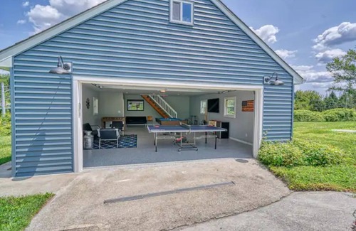 Lutherville Timonium House | Historic Farmhouse Retreat w/flower farm & chickens in Baltimore suburbs!
