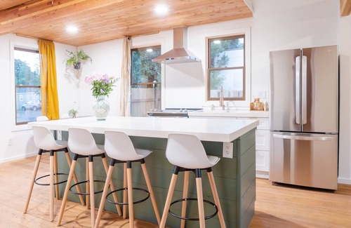 McMinnville Other | Historic Farmhouse Walking Distance to 3rd Street - Fire Pit, Cornhole, BBQ