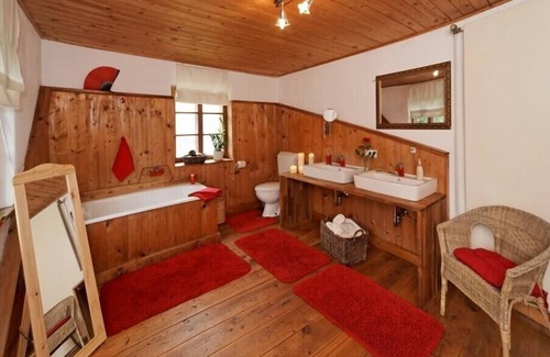 Tiefenbach House | historic farmhouse with hut feeling
