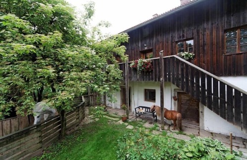 Tiefenbach House | historic farmhouse with hut feeling