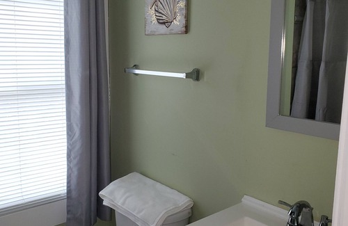 Greenville Apartment | Historic feel Chestnut near ECU, Hospital, & Uptown Greenville