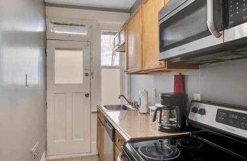 Shaw House | Historic, First Floor Unit in Shaw Community STL 1W
