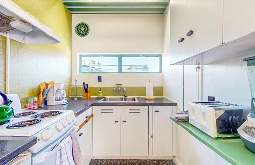 Uptown Design District House | Historic flat in the heart of downtown with pool access and private terrace