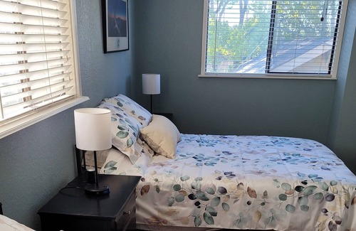 Folsom House | Historic Folsom Hideaway walking distance to Downtown Sutter Street