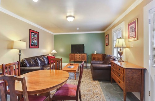 French Quarter Hotel | Historic French Quarter Garden Hideaway – Creole Elegance Meets Comfort