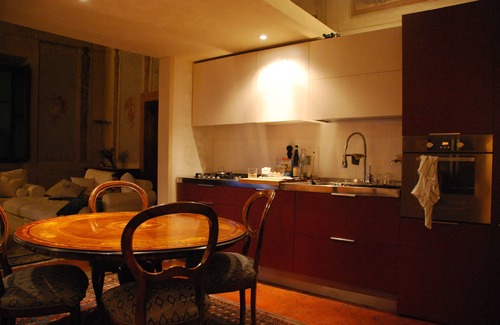 Arezzo Apartment | Historic Frescoed Apartment with garden in the center of Arezzo