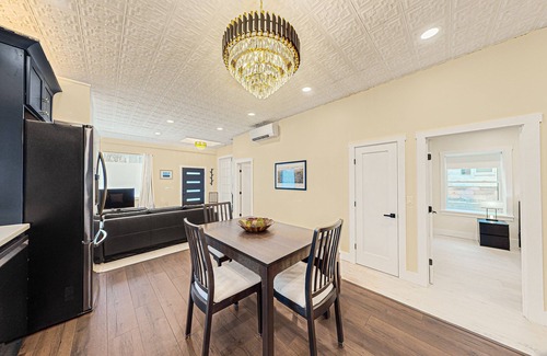 Rutland House | Historic, fully remodeled dog-friendly home with a full kitchen, washer/dryer