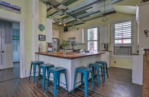 San Jacinto House | Historic Galveston Hideaway, Walk to the Beach!