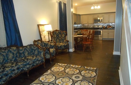 Saint Thomas Development Bed & Breakfast | Historic Garden District 2-Story Home-Large group approved