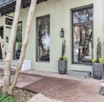 Lower Garden District Apartment | Historic Garden District 5BR with Parking and Balcony