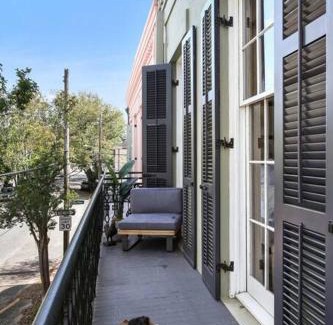 Lower Garden District Apartment | Historic Garden District 5BR with Parking and Balcony