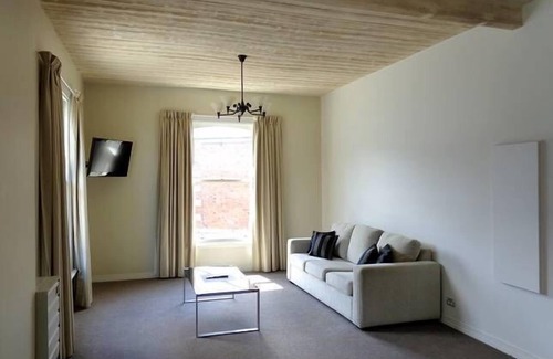 Sullivan's Cove Apartment | Historic gasworks apartment unit 8