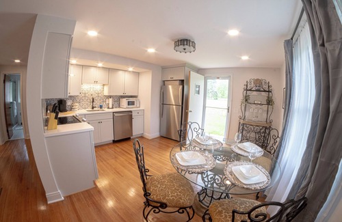 Akron Cabin | Historic Gate Lodge lovingly renovated and fully furnished in quaint Akron