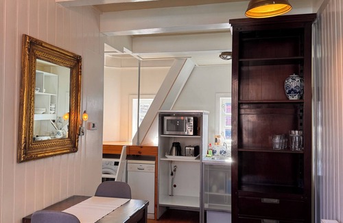 Grou House | Historic Gateway'vacation'House, for romance in heart of downtown with courtyard garden