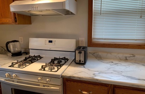 Nauvoo House | Historic Gem 1840's newly furnished brick house.
