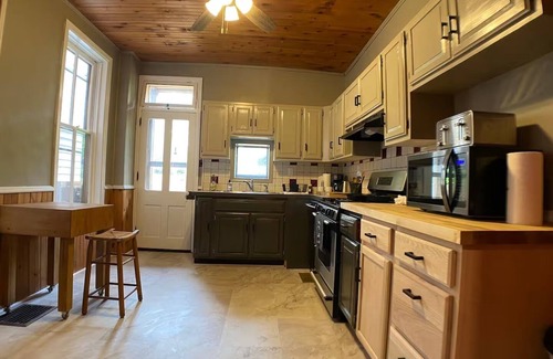 Harrisburg - Hershey House | Historic Gem 3-bedroom house in walkable Midtown Harrisburg - Quiet, Cozy, Clean