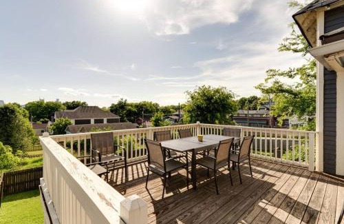 Historic Edgefield House | Historic Gem! Fire pit, 2 Miles to Broadway!