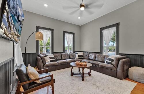 New Braunfels House | Historic Gem near Schlitterbahn