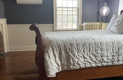 South Glastonbury House | Historic Getaway in South Glastonbury
