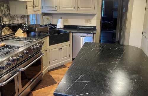 South Glastonbury House | Historic Getaway in South Glastonbury