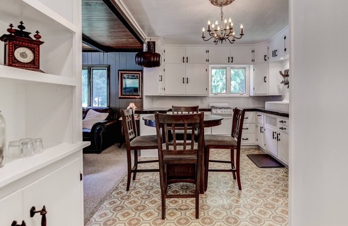 Holland House | Historic Gold Coast Hideout ~ Close To Several Lake Michigan Beaches!