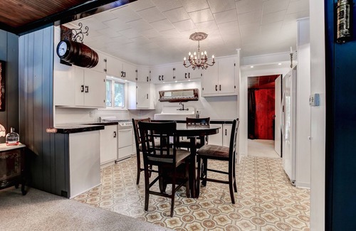 Holland House | Historic Gold Coast Hideout ~ Close To Several Lake Michigan Beaches!