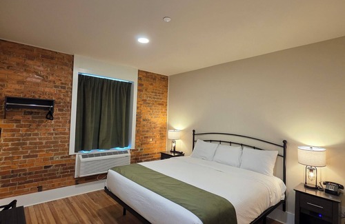 Downtown Hotel | Historic Griffin Hotel