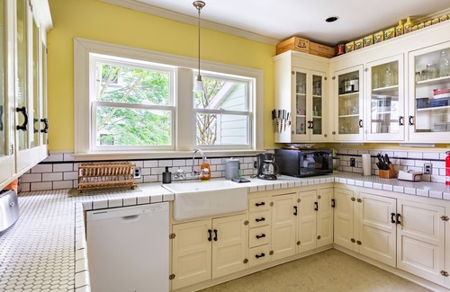 Sullivan's Gulch Bed & Breakfast | Historic Guest House Located in Central City