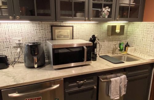 Historic Downtown Apartment | Historic Hamilton Park Garden apartment in Downtown Jersey City