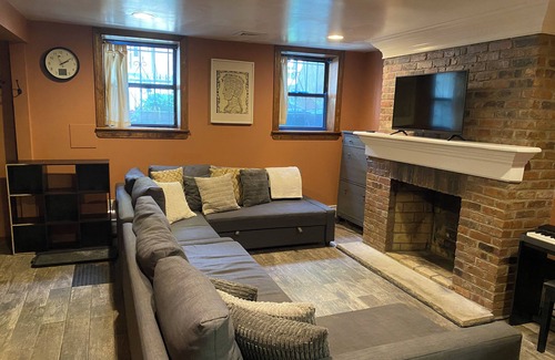 Historic Downtown Apartment | Historic Hamilton Park Garden apartment in Downtown Jersey City