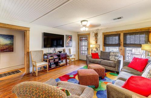 Hardy House | Historic Hardy House on Main Street with Fire Pit!
