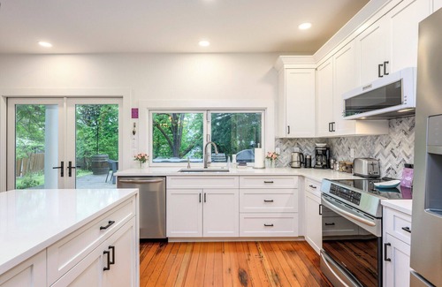 McMinnville House | Historic Haven | Wine Tasting