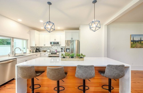 McMinnville House | Historic Haven | Wine Tasting