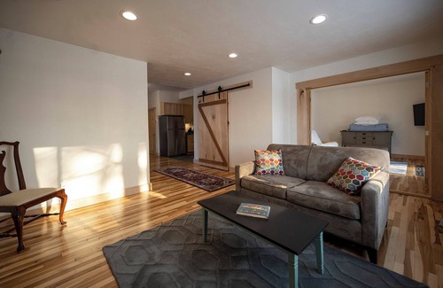 Washburn Apartment | Historic Hawkes Apartment-downtown washburn, close to beaches, restaurants, etc