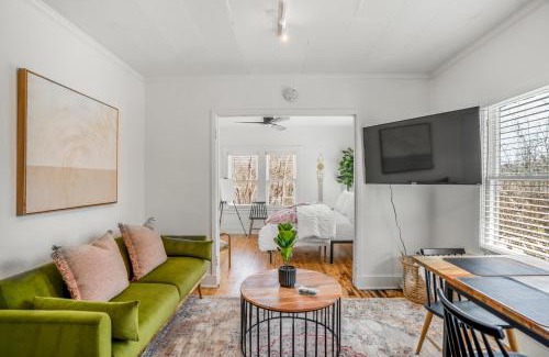 Greater Heights Apartment | Historic Heights Artist Bungalow #3