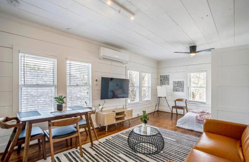 Greater Heights Apartment | Historic Heights Artist Bungalow #3