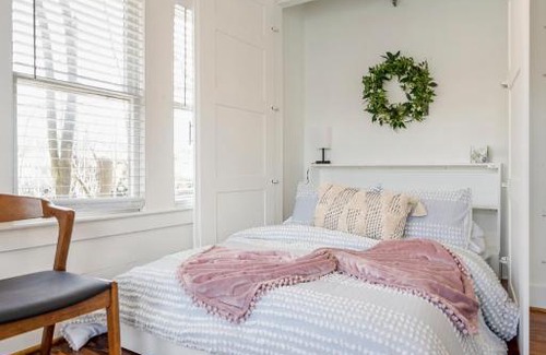 Greater Heights Apartment | Historic Heights Artist Bungalow #3