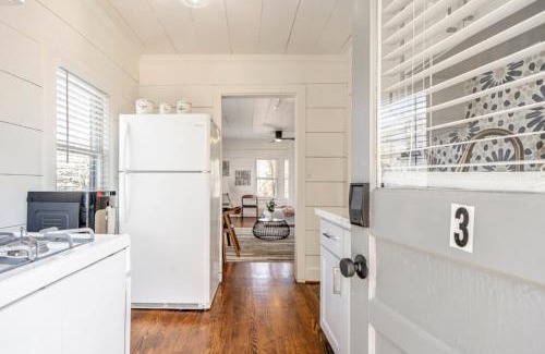 Greater Heights Apartment | Historic Heights Artist Bungalow #3