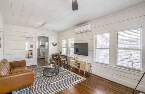 Greater Heights Apartment | Historic Heights Artist Bungalow #3