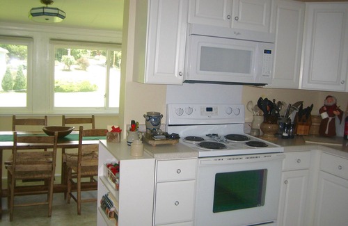 West Side Historic District Cottage | Historic Hendersonville NC - Walk to Town - Mountain Get Away